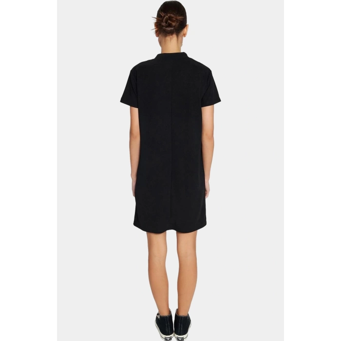 Mini Krep Elbise Shift Kalıp Cep Detaylı Polyester Kumaş Günlük Stil Şık Görünüm Uzun Ömürlü