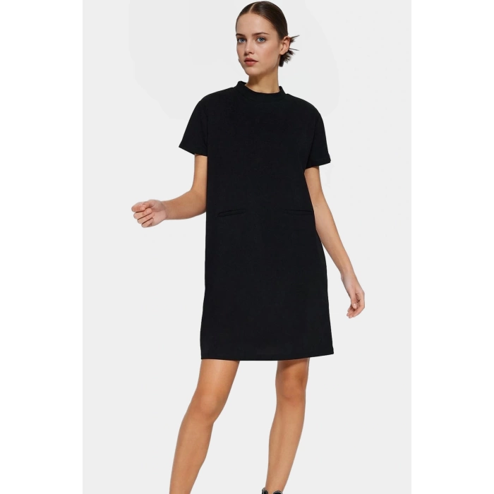 Mini Krep Elbise Shift Kalıp Cep Detaylı Polyester Kumaş Günlük Stil Şık Görünüm Uzun Ömürlü