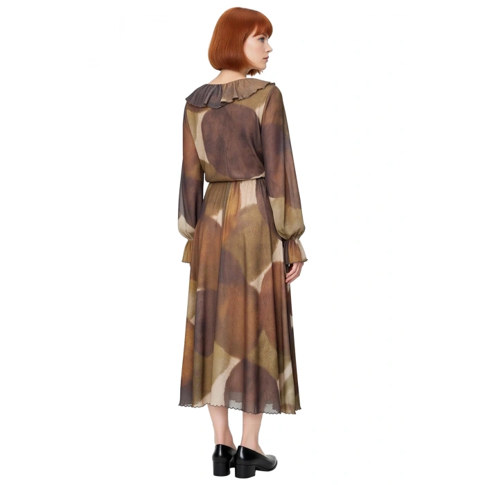 Moda İleri Kadın Soyut Desenli Fırfır Detaylı V Yaka Uzun Kollu Örme Maxi Elbise Seçeneği.