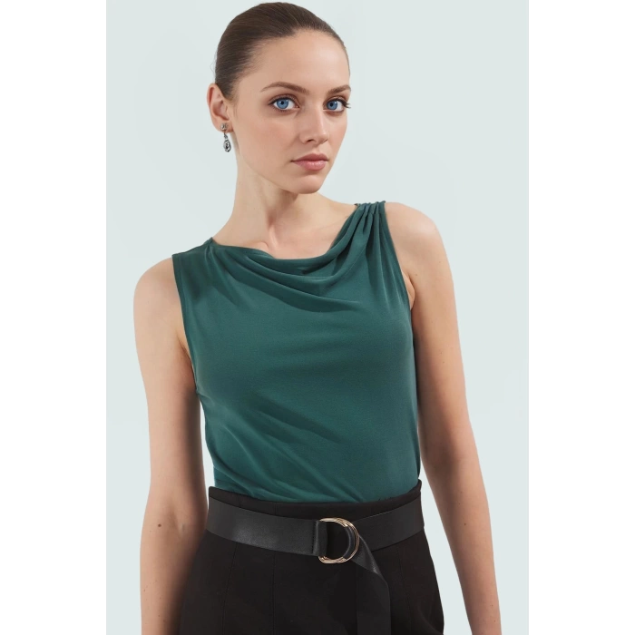 Modal Kumaştan Rahat Bluz Degaje Yaka Regular Kalıp Yazlık Özenle Seçilmiş Modern Stil