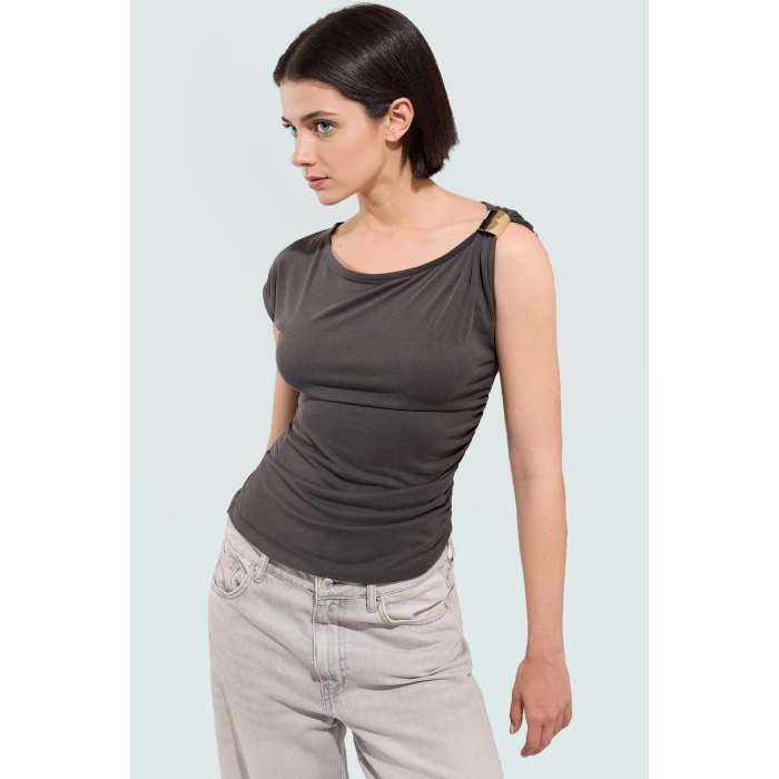 Modal Kumaştan Şık ve Rahat Uzun Bluz Asimetrik Yaka Tasarım Seçkin Malzeme Modern Stil