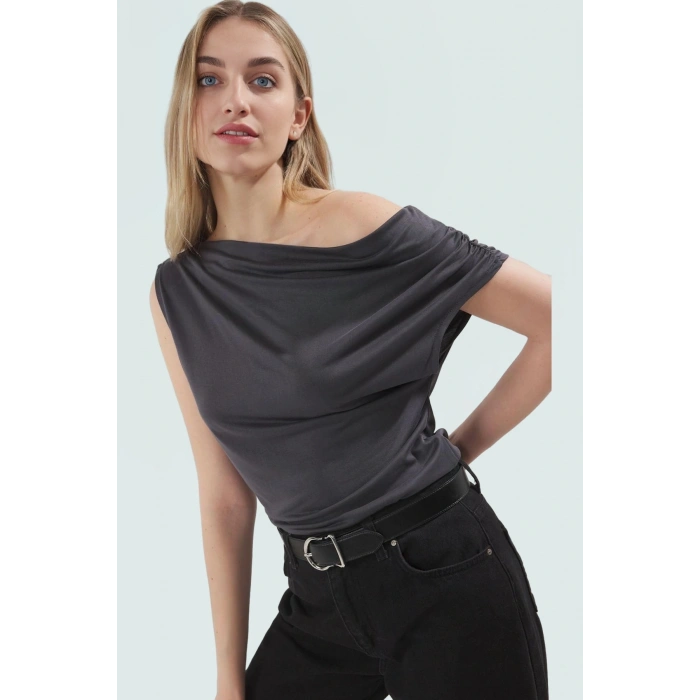 Modal Örme Bluz Asimetrik Yaka Fitted Kalıp Rahat Günlük Stil Dayanıklı Malzeme