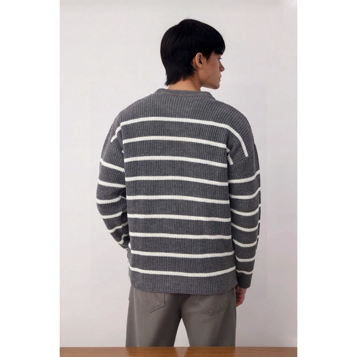 Modern Erkek Gri Çizgili Oversize Bisiklet Yaka Akrilik Uzun Kollu Kış Kombinlerinin Vazgeçilmezi