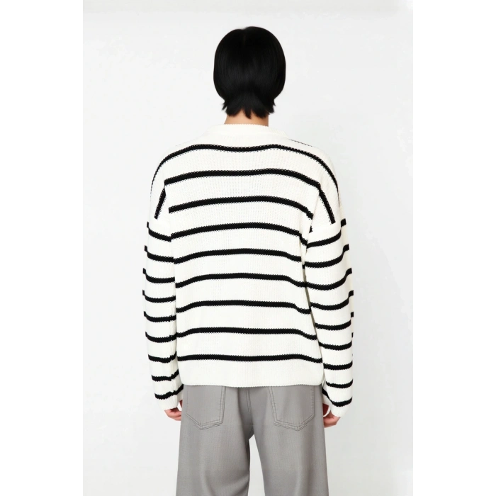 Modern Erkek Gri Çizgili Oversize Bisiklet Yaka Akrilik Uzun Kollu Kış Kombinlerinin Vazgeçilmezi