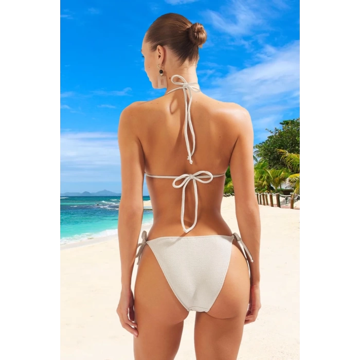 Modern Üçgen Bikini Takımı UV Korumalı Yüksek Konfor Şık Detaylı Plaj Ve Havuz İçin