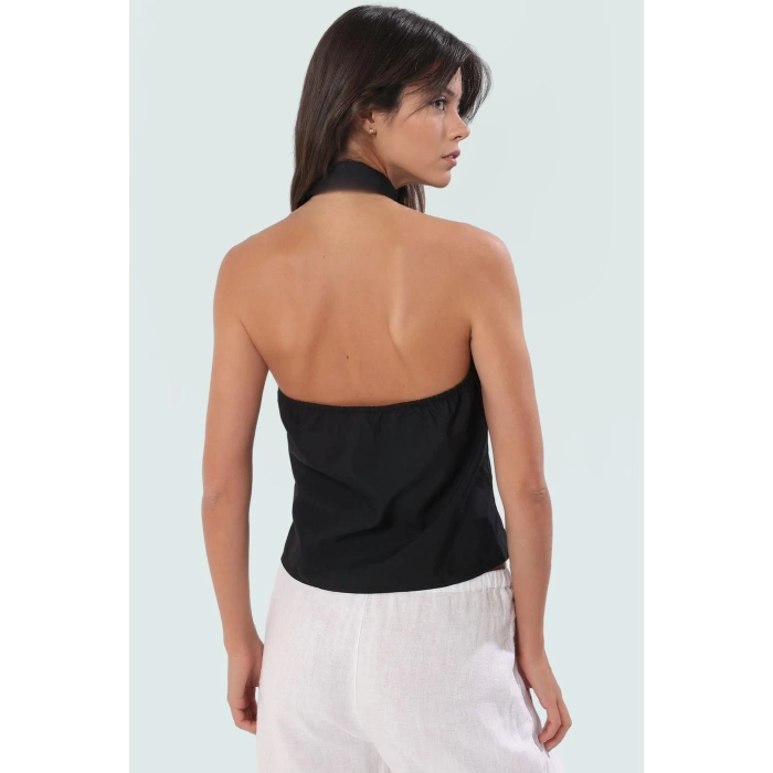 Nefes Alan Pamuklu Polyester Bluz Bağcıklı Detaylı Regular Kalıp Seçkin Malzeme Şık Görünüm