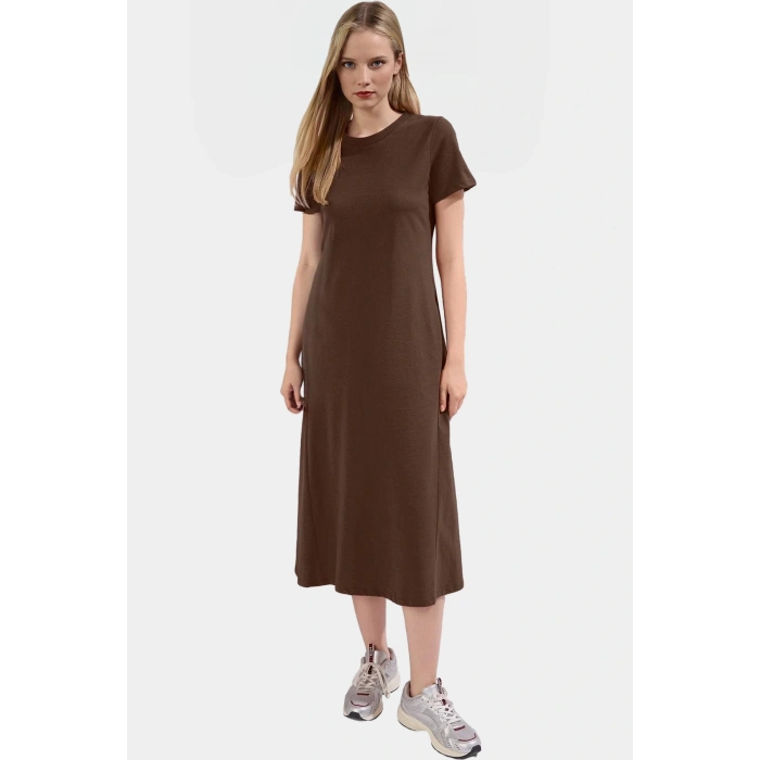 Nefes Alan Pamuklu T shirt Elbise Midi Boy Cep Detaylı Modern Stil Zarifane Tasarım