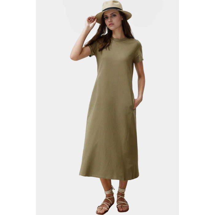 Nefes Alan Pamuklu T shirt Elbise Midi Boy Cep Detaylı Modern Stil Zarifane Tasarım