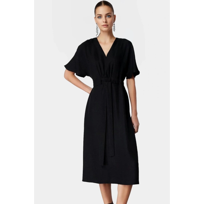 Nefes Alan Polyester Midi Elbise A Kesim V Yaka Kuşak Detayı Özenle Seçilmiş Rahat Kullanım