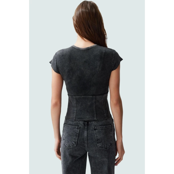 Örme Bluz Yazlık Crop Model Bisiklet Yaka Rahat ve Şık Günlük Stil Kullanım