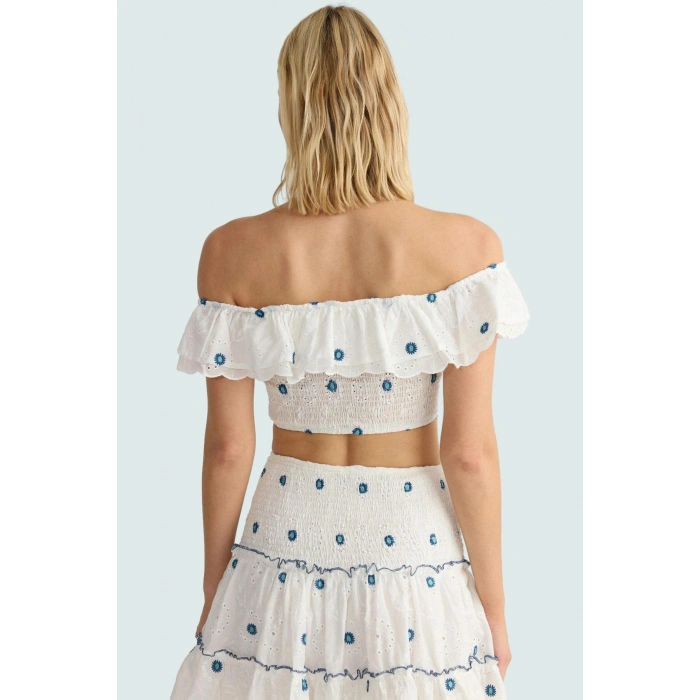 Pamuklu Brode Dokuma Bluz Carmen Yaka Kolsuz Crop Fitted Rahat Kullanım Trend Tasarım