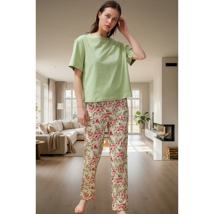 Pamuklu Çiçekli Pijama Takımı Rahat ve Şık Ev Giyim Seti Görünüm Özenle Seçilmiş Özel Tasarım