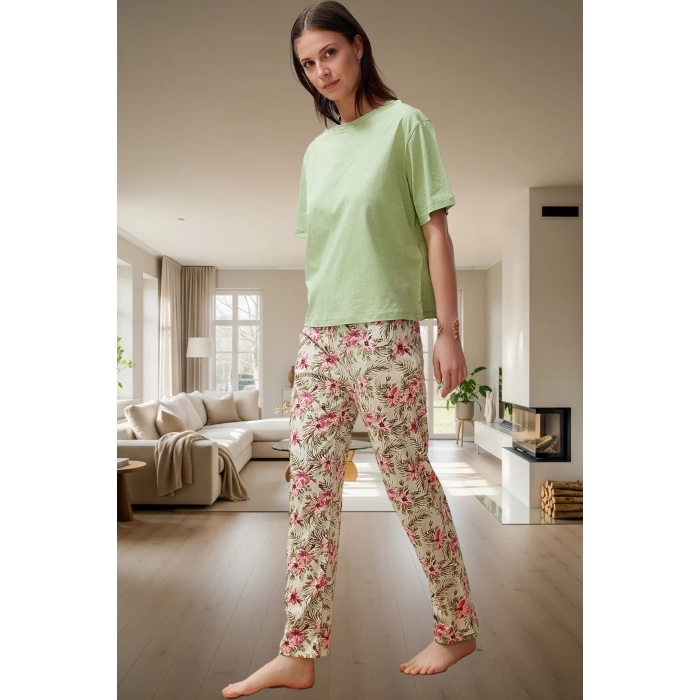 Pamuklu Çiçekli Pijama Takımı Rahat ve Şık Ev Giyim Seti Görünüm Özenle Seçilmiş Özel Tasarım