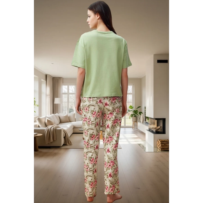 Pamuklu Çiçekli Pijama Takımı Rahat ve Şık Ev Giyim Seti Görünüm Özenle Seçilmiş Özel Tasarım
