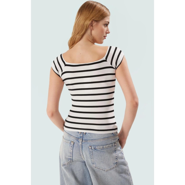 Pamuklu Elastanlı Çizgili Kare Yaka Crop Bluz Rahat Yazlık Modern Stil Trend Tasarım