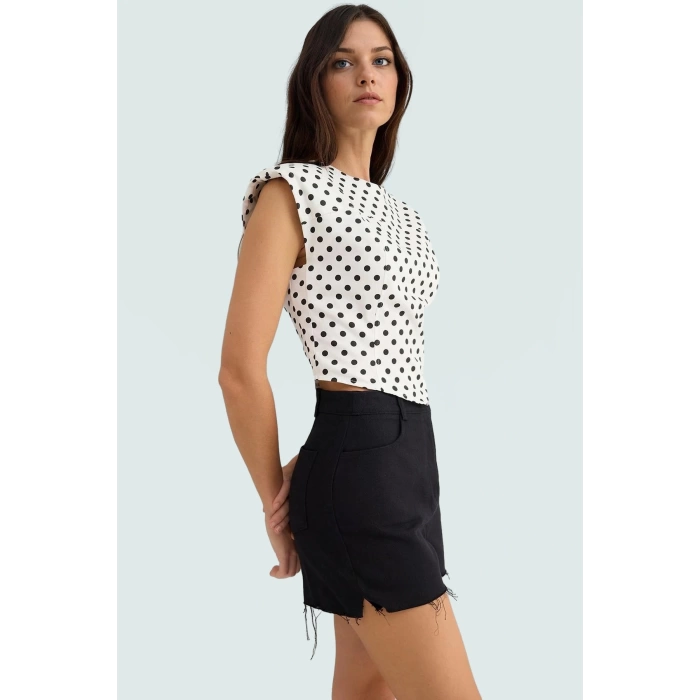 Pamuklu Gabardin Bluz Puantiyeli Desen Bisiklet Yaka Crop Fitted Dayanıklı Malzeme