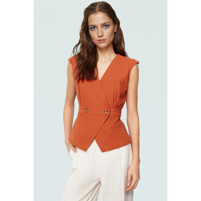 Pamuklu Keten Görünümlü Bluz; V Yaka Düğmeli Kolsuz Fitted Kalıp Özel Tasarım Özenle Seçilmiş