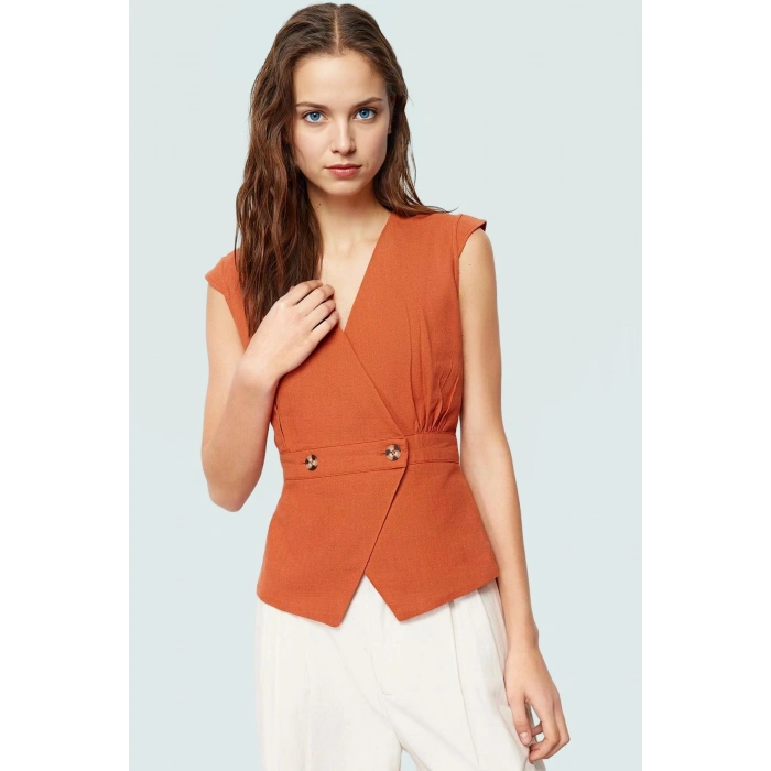 Pamuklu Keten Görünümlü Bluz; V Yaka Düğmeli Kolsuz Fitted Kalıp Özel Tasarım Özenle Seçilmiş