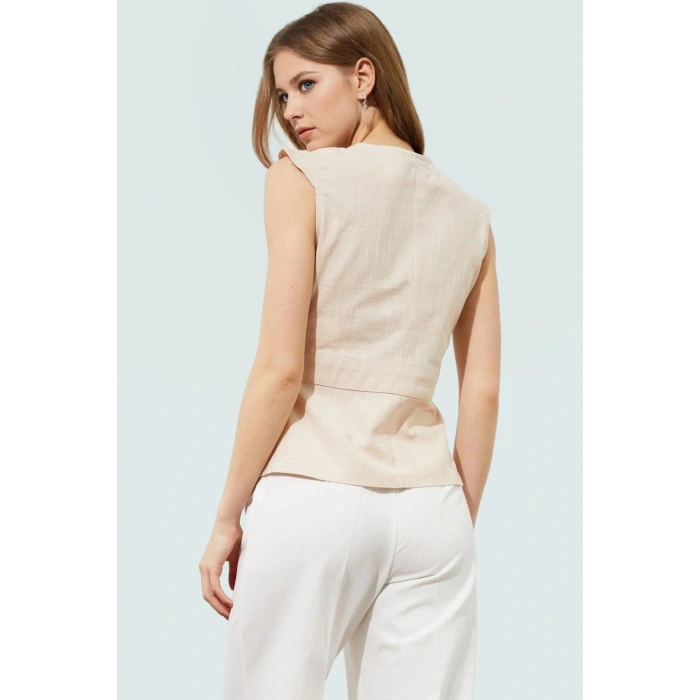 Pamuklu Keten Görünümlü Bluz; V Yaka Düğmeli Kolsuz Fitted Kalıp Özel Tasarım Özenle Seçilmiş