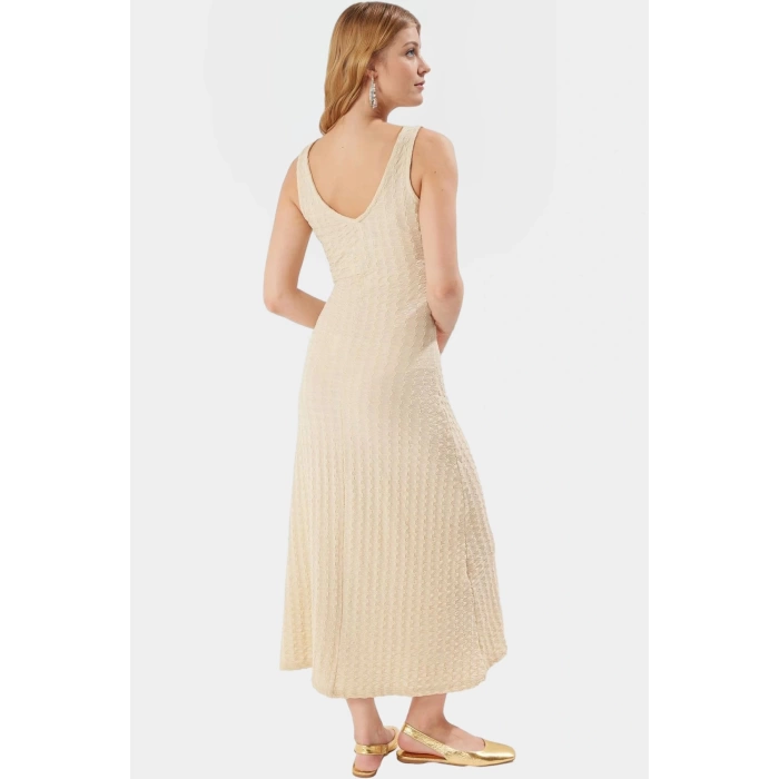 Pamuklu Maxi Elbise V Yaka Sırt Detaylı Bodycon Rahat ve Şık Modern Stil