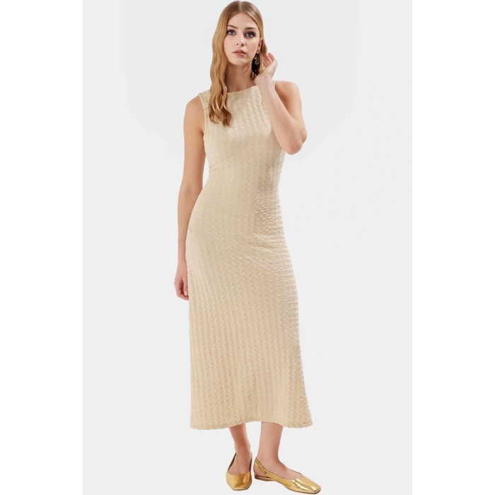 Pamuklu Maxi Elbise V Yaka Sırt Detaylı Bodycon Rahat ve Şık Modern Stil