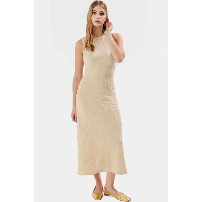 Pamuklu Maxi Elbise V Yaka Sırt Detaylı Bodycon Rahat ve Şık Modern Stil