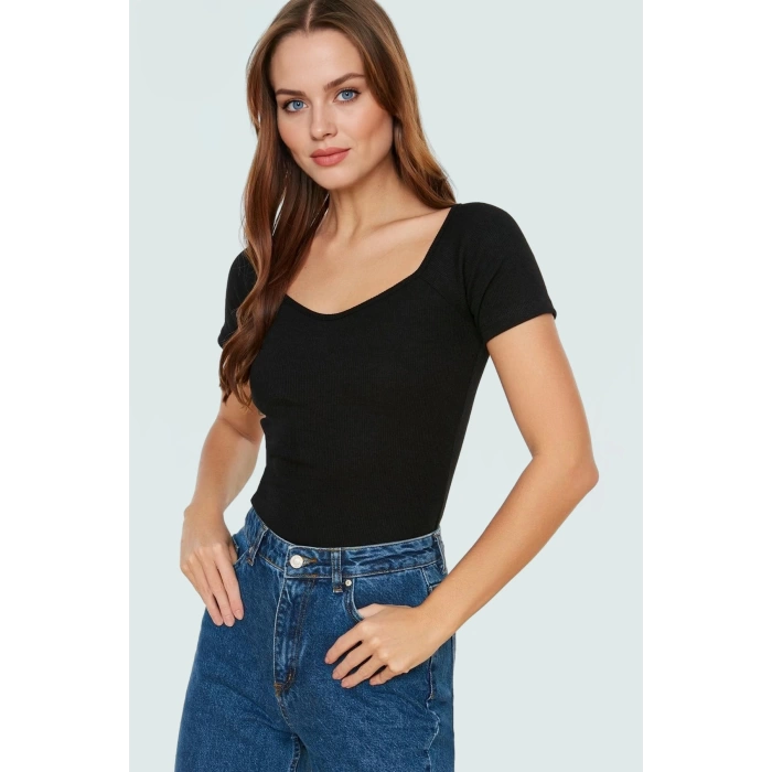 Pamuklu Örme Bluz Rahat Şık ve Vücuda Tam Oturan Görünüm