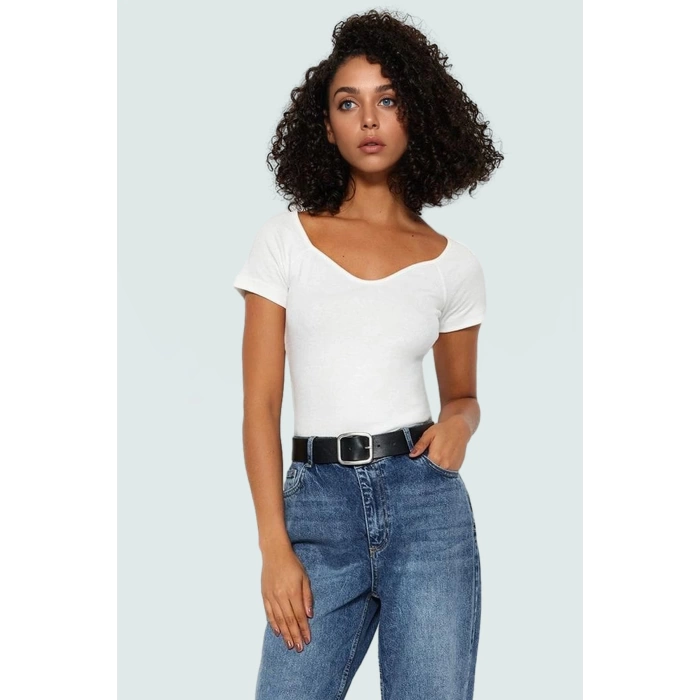 Pamuklu Örme Bluz Rahat Şık ve Vücuda Tam Oturan Görünüm