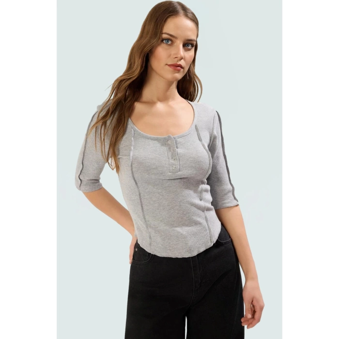 Pamuklu Örme Bluz Regular Fitted Havuz Yaka Kısa Kollu Asimetrik Özenle Seçilmiş