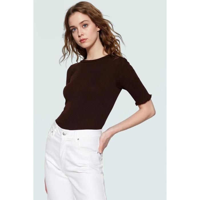 Pamuklu Polyester Elastan Karışımlı Fitted Bluz Bisiklet Yaka Kısa Kollu Yıkamalı
