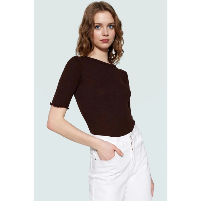 Pamuklu Polyester Elastan Karışımlı Fitted Bluz Bisiklet Yaka Kısa Kollu Yıkamalı