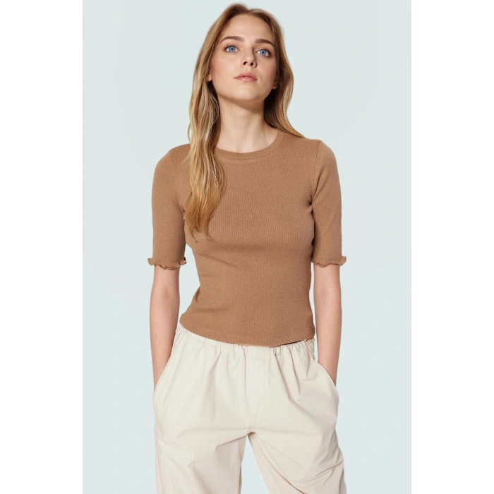 Pamuklu Polyester Elastan Karışımlı Fitted Bluz Bisiklet Yaka Kısa Kollu Yıkamalı