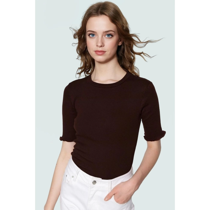 Pamuklu Polyester Elastan Karışımlı Fitted Bluz Bisiklet Yaka Kısa Kollu Yıkamalı