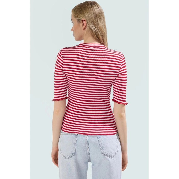 Pamuklu Polyester Elastan Karışımlı Fitted Bluz Bisiklet Yaka Kısa Kollu Yıkamalı