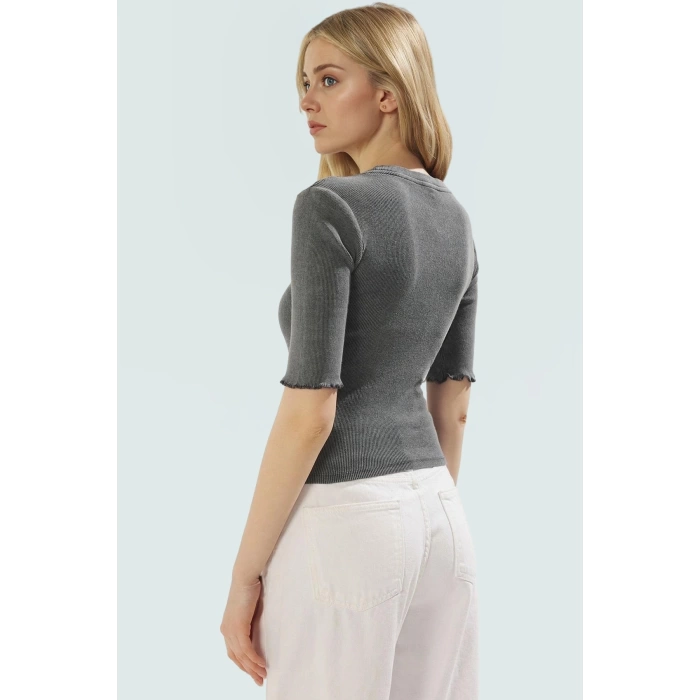 Pamuklu Polyester Elastan Karışımlı Fitted Bluz Bisiklet Yaka Kısa Kollu Yıkamalı