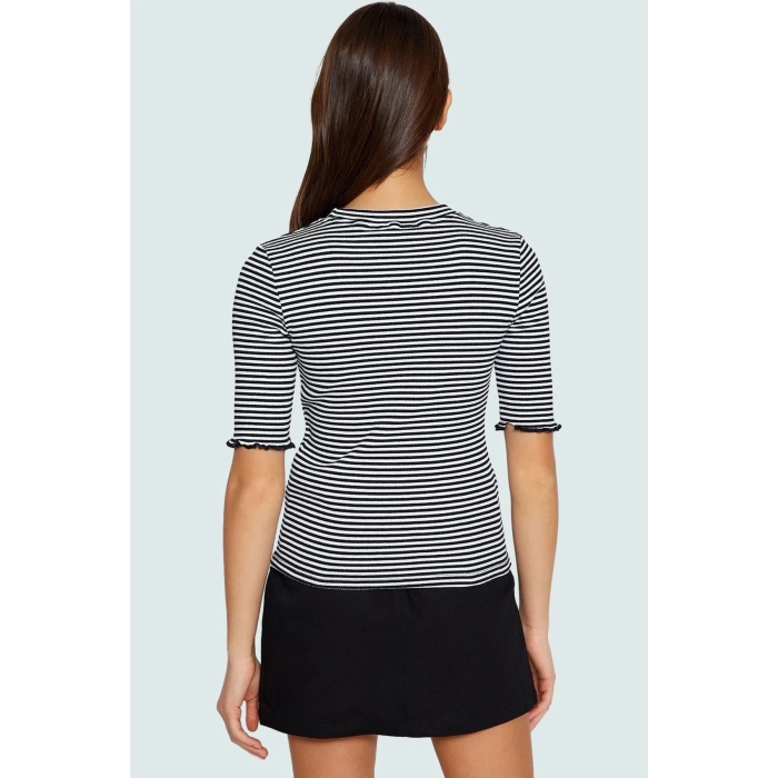 Pamuklu Polyester Elastan Karışımlı Fitted Bluz Bisiklet Yaka Kısa Kollu Yıkamalı