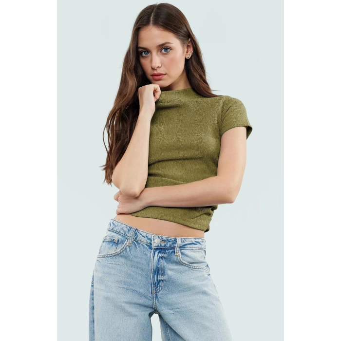 Polyester Karışımlı Bluz Crop Boy Fitted Kalıp Kısa Kol Seçkin Malzeme Dayanıklı