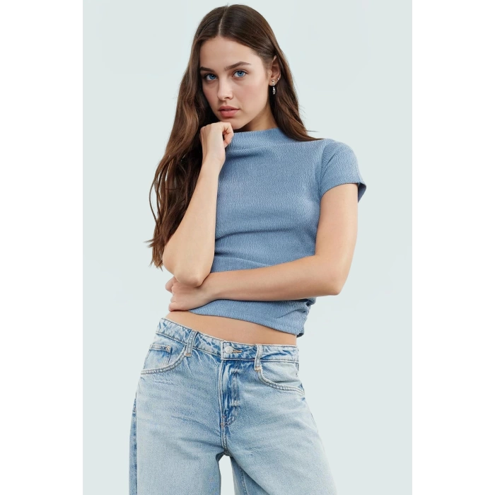Polyester Karışımlı Bluz Crop Boy Fitted Kalıp Kısa Kol Seçkin Malzeme Dayanıklı