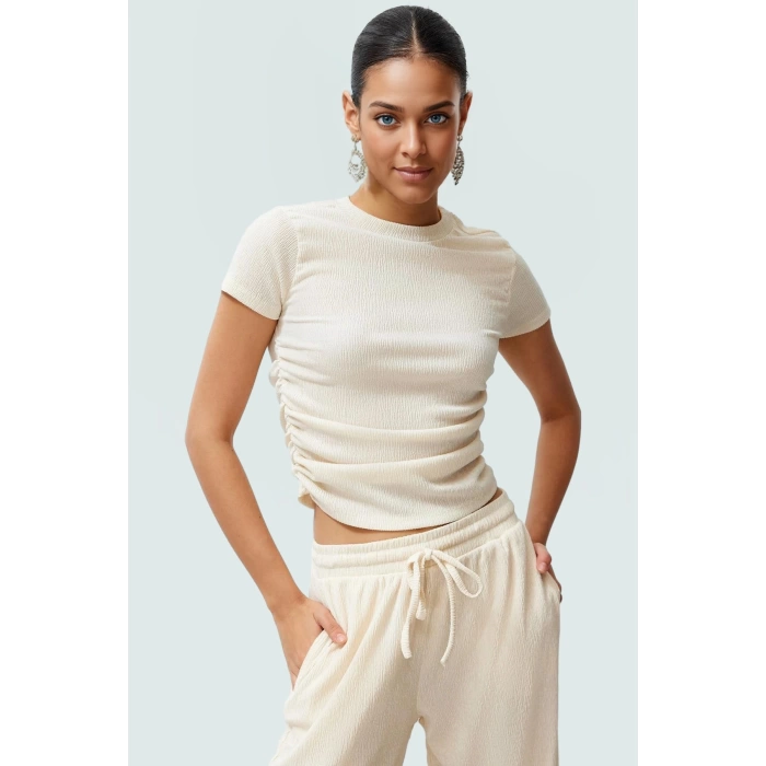 Polyester Karışımlı Bluz Crop Boy Fitted Kalıp Kısa Kol Seçkin Malzeme Dayanıklı