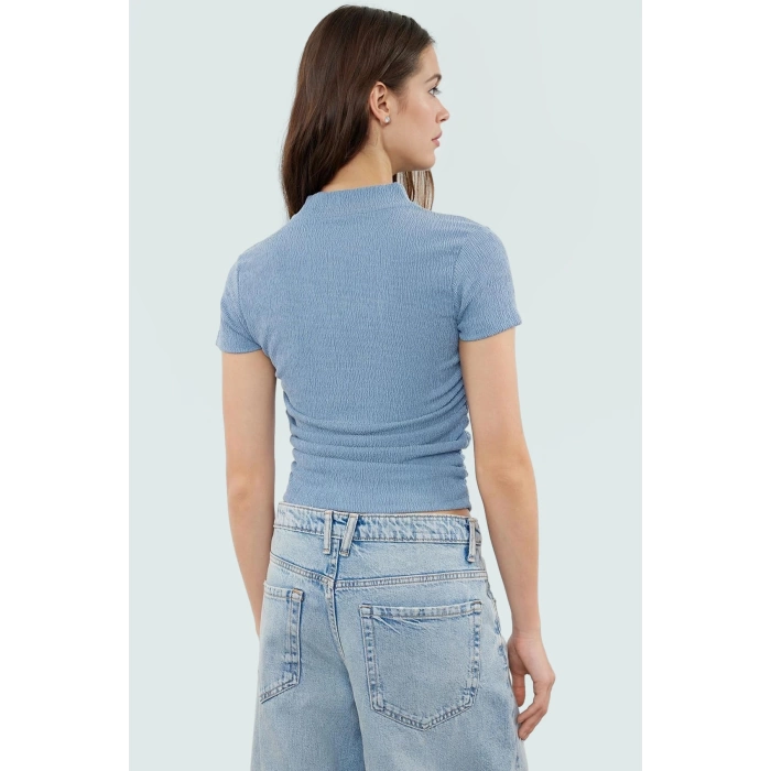 Polyester Karışımlı Bluz Crop Boy Fitted Kalıp Kısa Kol Seçkin Malzeme Dayanıklı
