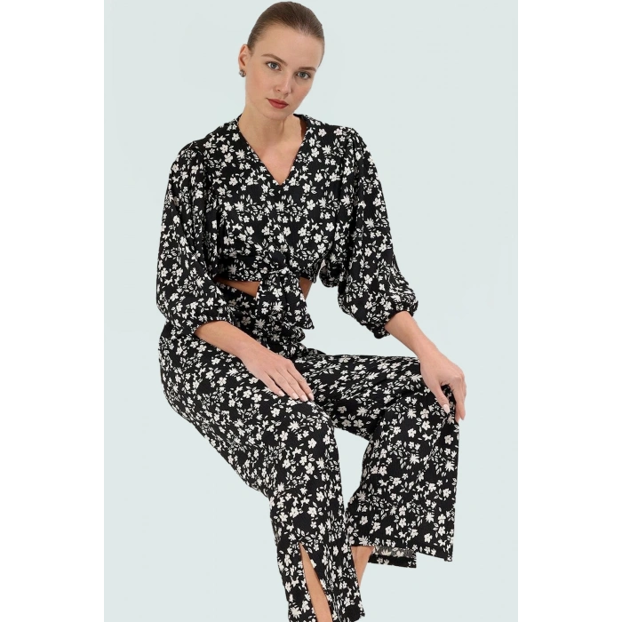 Polyester Örme Kumaştan Çiçekli Bluz Pantolon Takım V Yaka Balon Kol Konforlu Kesim