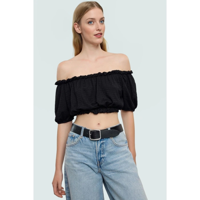 Rahat Crop Bluz Örme Polyester Kumaş Carmen Yaka Zarifane Tasarım Kullanım Ve Şık