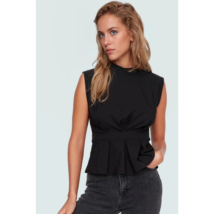 Rahat Kolsuz Bluz Yazlık Dokuma Polyester Karışımlı Trend Tasarım Seçkin Malzeme