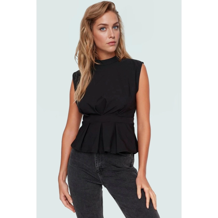 Rahat Kolsuz Bluz Yazlık Dokuma Polyester Karışımlı Trend Tasarım Seçkin Malzeme