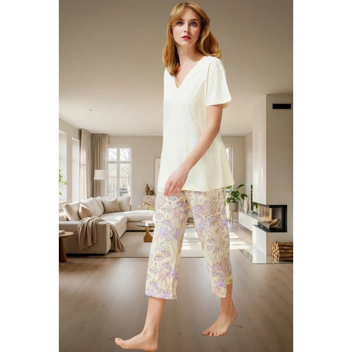 Rahat Örme Pijama Takımı Çiçek Desenli Kapri Pantolon Bisiklet Yaka Zarifane Tasarım