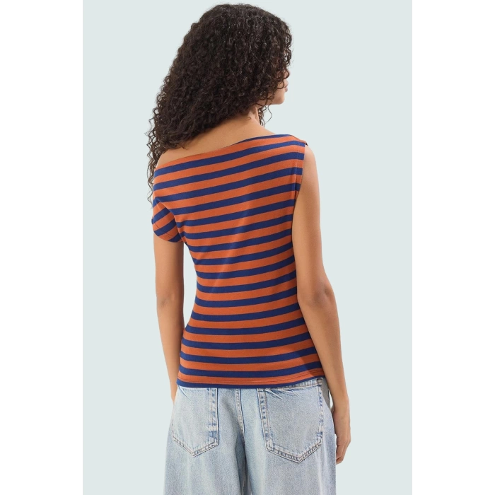 Rahat ve Şık Asimetrik Yaka Bluz Viskoz Kumaştan Örme Profesyonel Görünüm Premium Kalite