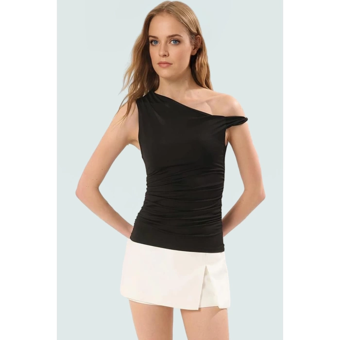 Rahat ve Şık Asimetrik Yaka Örme Bluz Polyester Elastan Karışımı Modern Stil Dayanıklı Malzeme