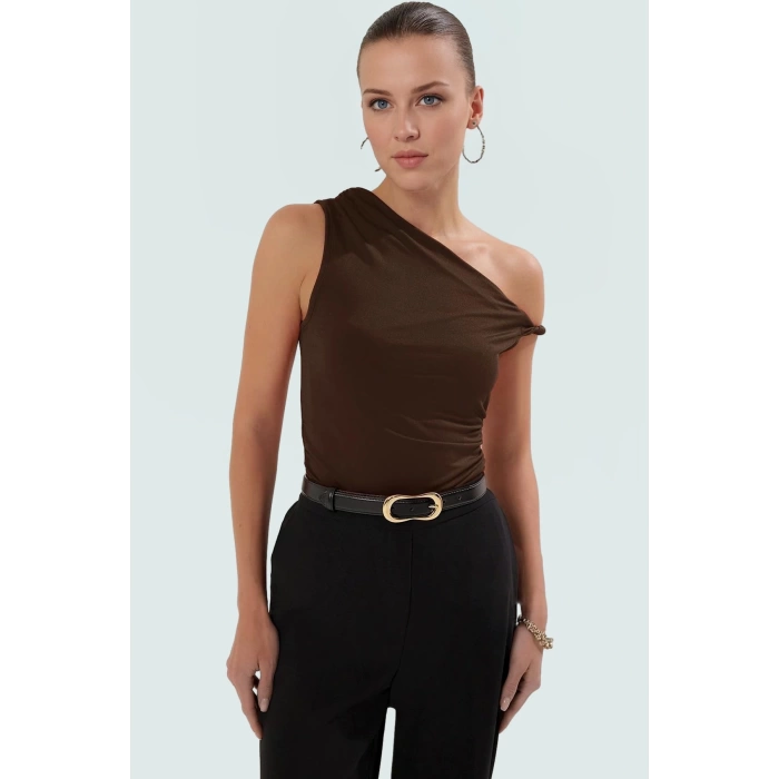 Rahat ve Şık Asimetrik Yaka Örme Bluz Polyester Elastan Karışımı Modern Stil Dayanıklı Malzeme