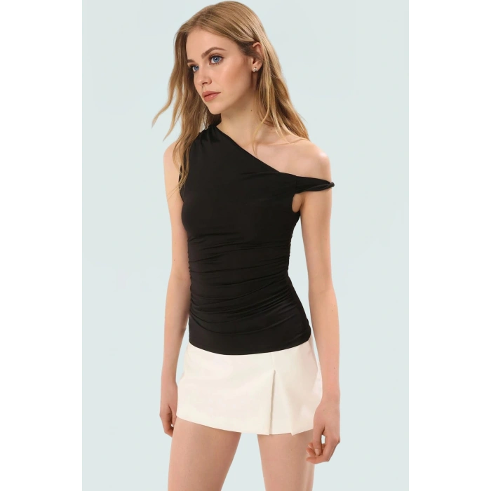 Rahat ve Şık Asimetrik Yaka Örme Bluz Polyester Elastan Karışımı Modern Stil Dayanıklı Malzeme