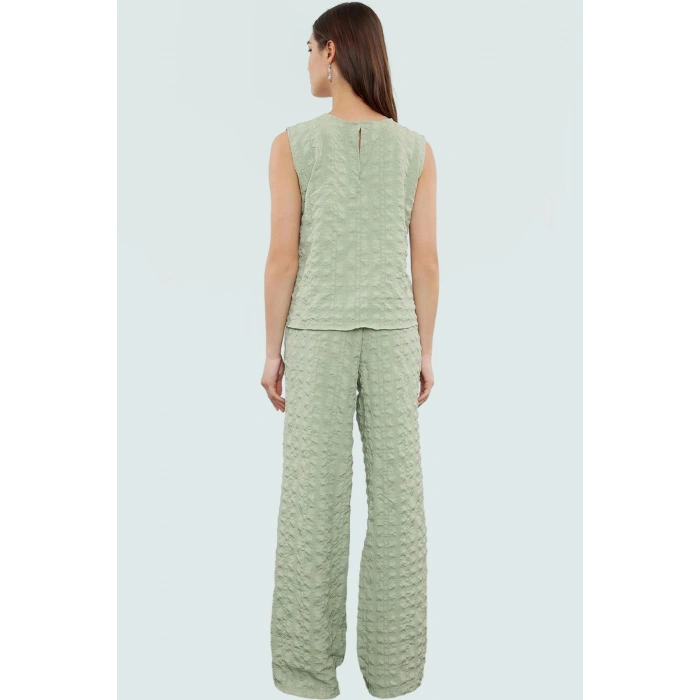 Rahat ve Şık Bluz Pantolon Takım Polyester Karışımlı Dokuma Kumaş Kaliteli İşçilik